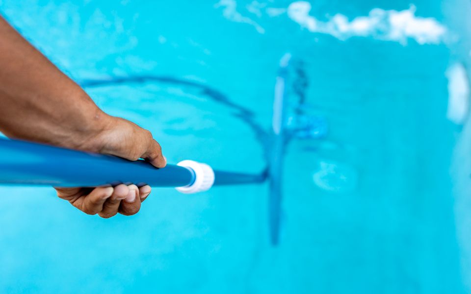 equilibrio químico e limpeza de piscina
