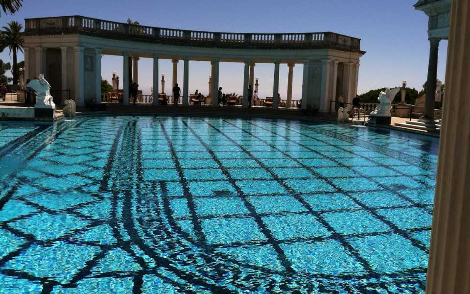 piscina em castelo neptune  no Hearst Castle, em San Simeon, Califórnia